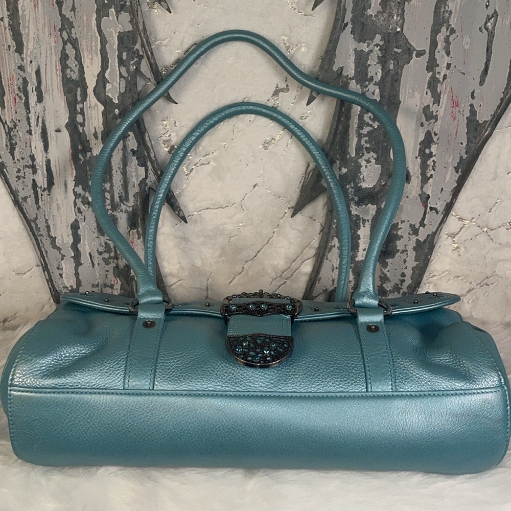 Prague Pearlized East west Pebble leather Handbag. - Picture 4 of 9